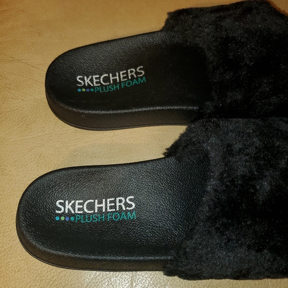 skechers fuzzy slides